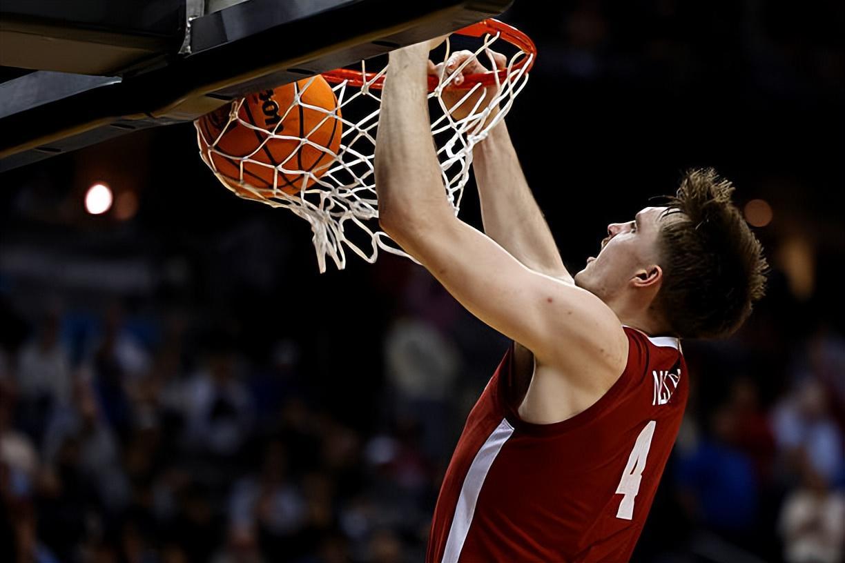 曾凡博的最大竞争者已经出炉！篮网到底会为谁提供双向合同呢？